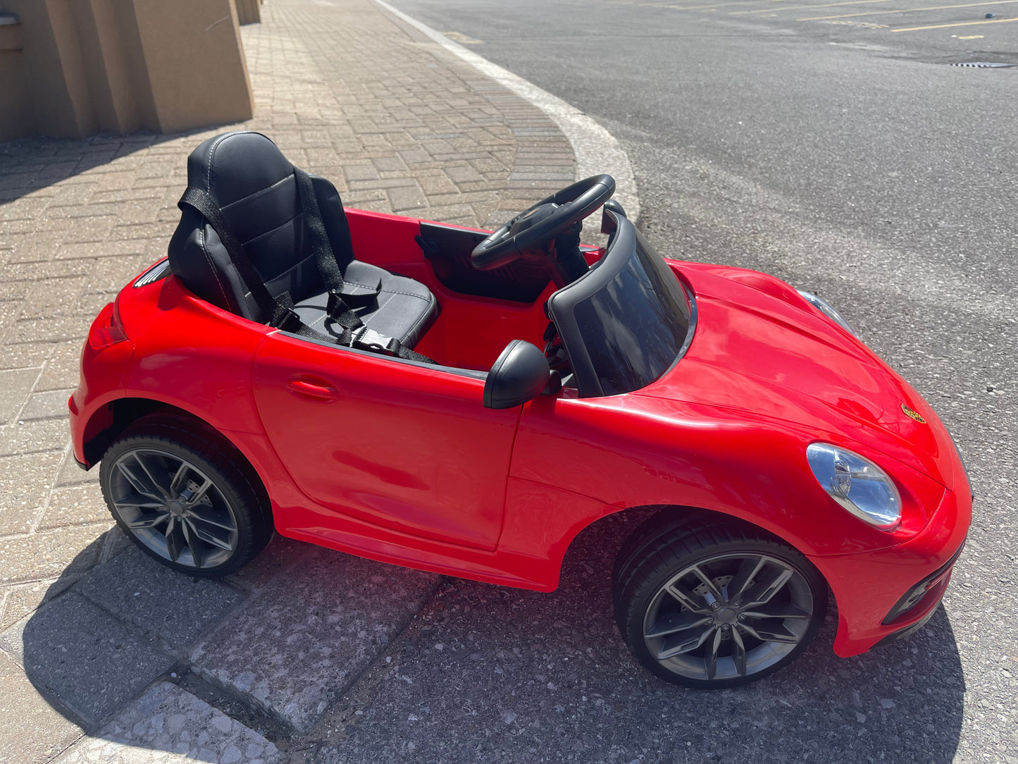 PORSCHE_918_RIDE_ON_CAR_12VOLTS_KIDS_CAR_12V_TOY_CARS_CANADA_